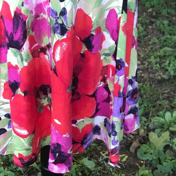 Judy Lee Cole☀️Floral swingy skirt - Picture 4 of 10